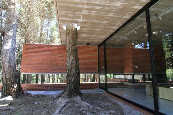 Revista de Arquitectura y Diseño – PERUARKI » CASA DE LADRILLO EN EL