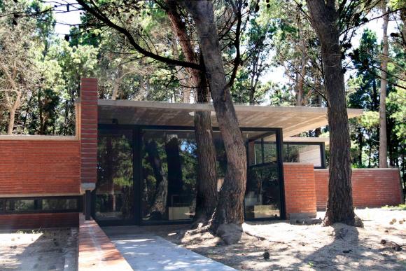 Revista de Arquitectura y Diseño – PERUARKI » CASA DE LADRILLO EN EL