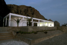 Club House en la playa Cerro Colorado – Perú por Arq. Javier Artadi