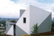 Casa en Desierto de los Leones / Dellekamp Arquitectos
